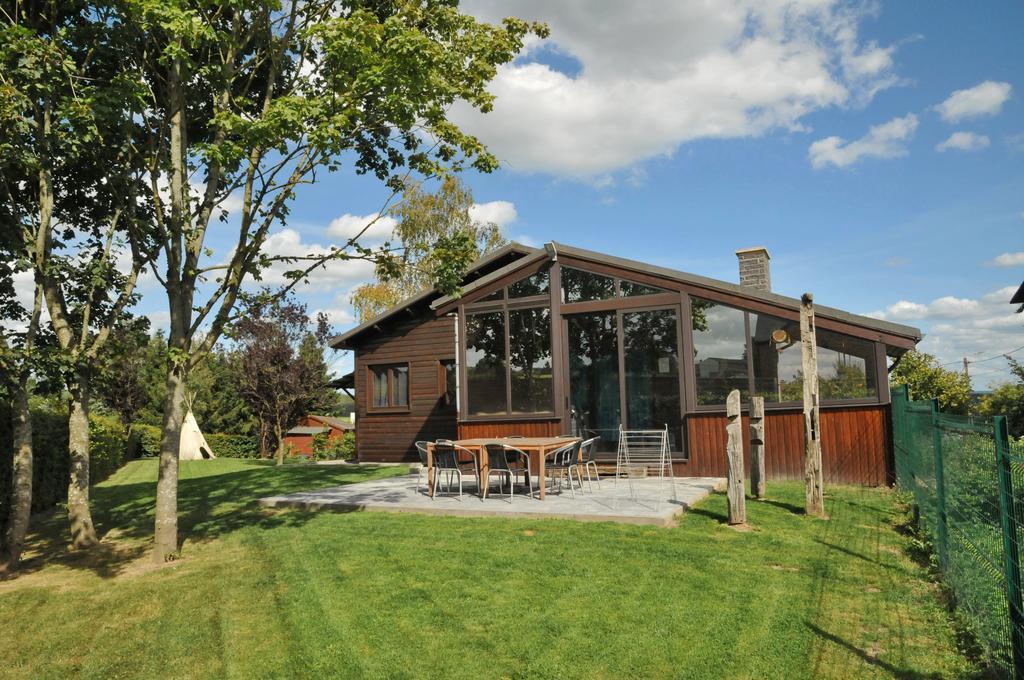 Arbre Dresse Villa Somme-Leuze Exterior photo