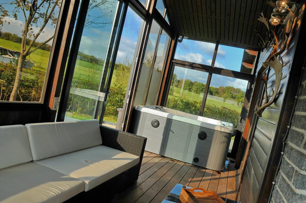 Arbre Dresse Villa Somme-Leuze Exterior photo
