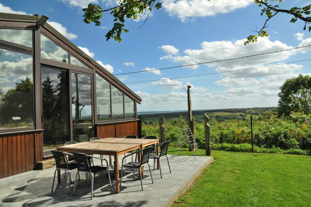 Arbre Dresse Villa Somme-Leuze Exterior photo